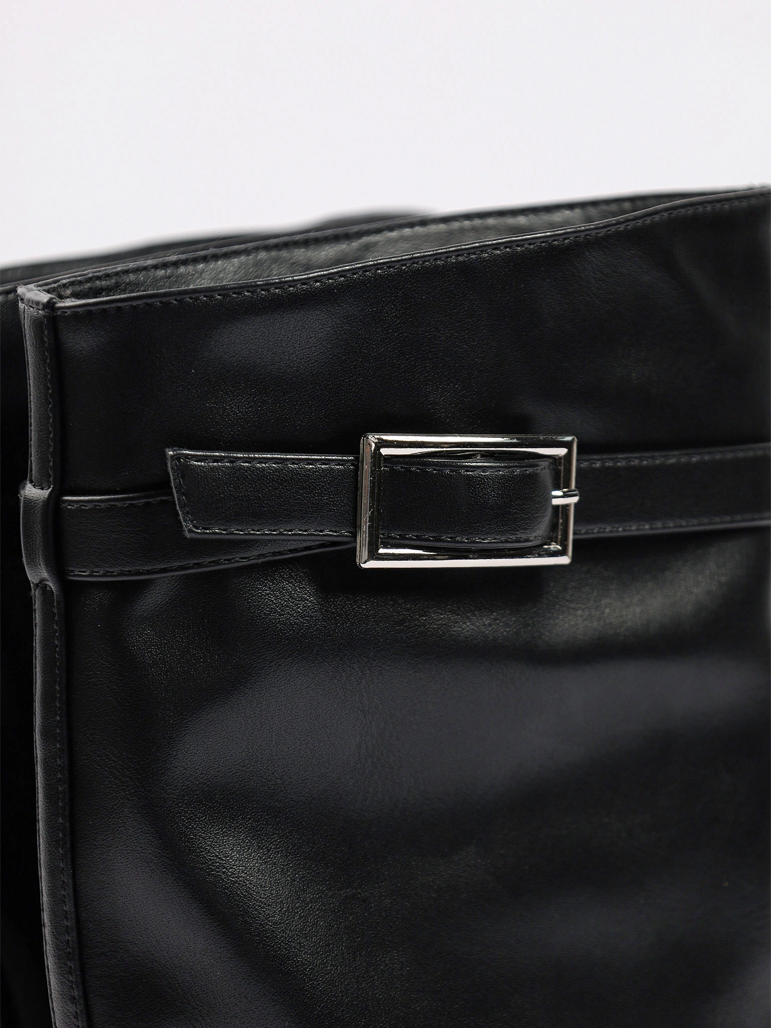 Сапоги укороченные с отворотом черного цвета